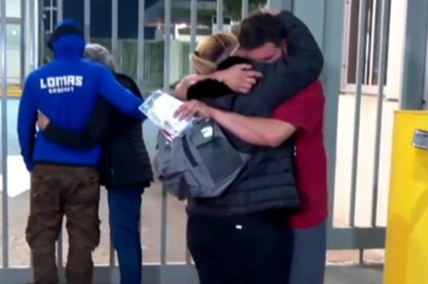 Llegoacute a Ezeiza el vuelo con diez argentinos deportados de Estados Unidos