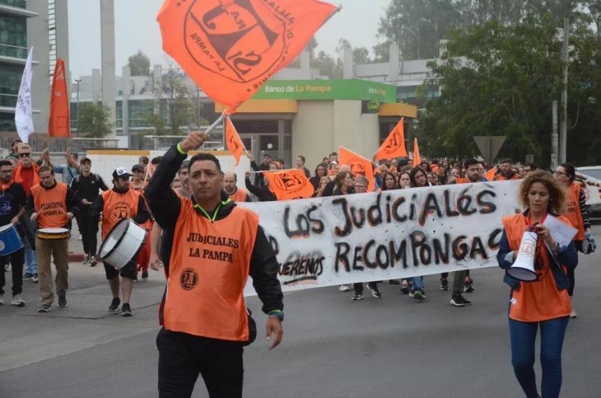 La Federacioacuten Judicial Argentina con los tapones de punta contra la eliminacioacuten de la feria