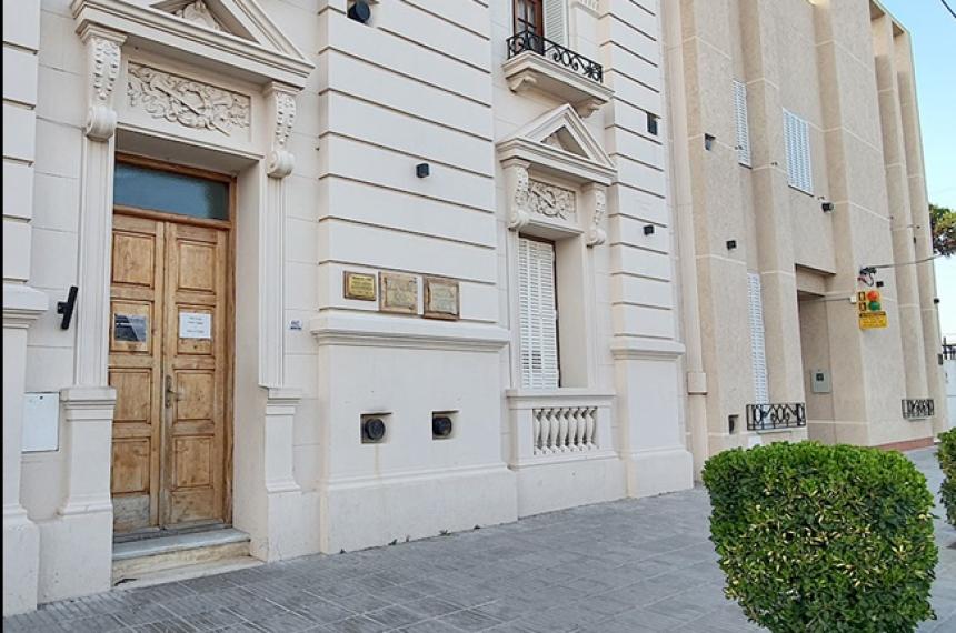 Fiscaliacutea de General Acha recuperoacute 85 mil doacutelares de una estafa a una vecina