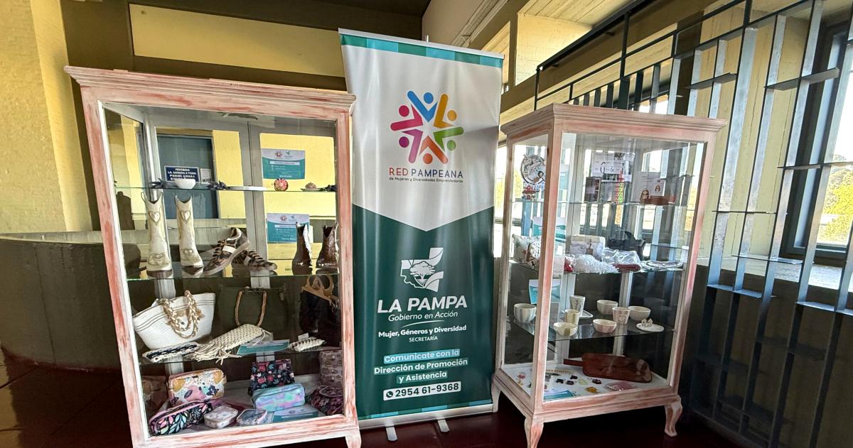 Emprendedoras pampeanas exponen sus productos en Casa de Gobierno