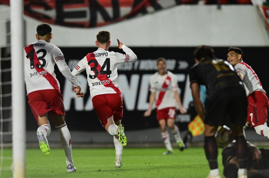 River pegoacute primero ante Estudiantes en La Plata