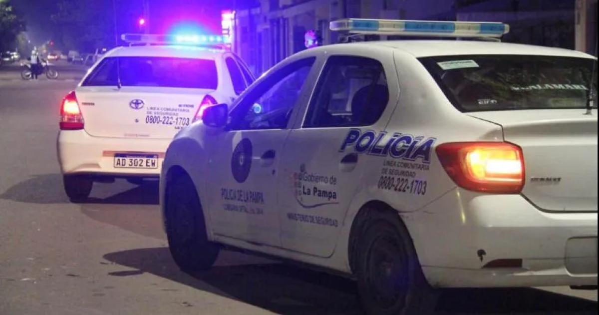 Doble detencioacuten en una estacioacuten de servicio tras la agresioacuten a un policiacutea