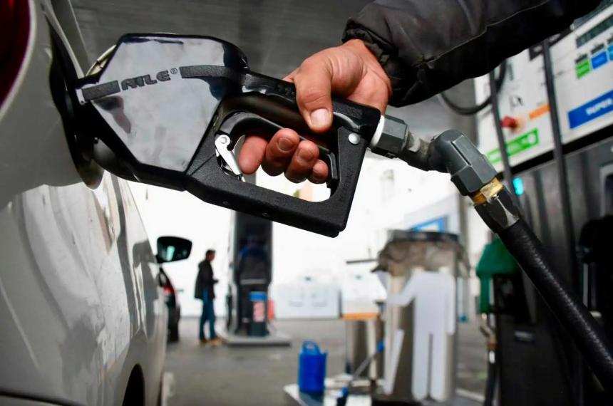 Las petroleras ya no informan los aumentos y los precios de los combustibles siguen subiendo