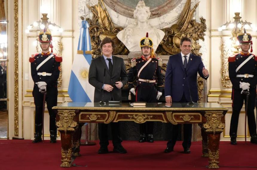 Lisandro Catalaacuten juroacute como ministro del Interior