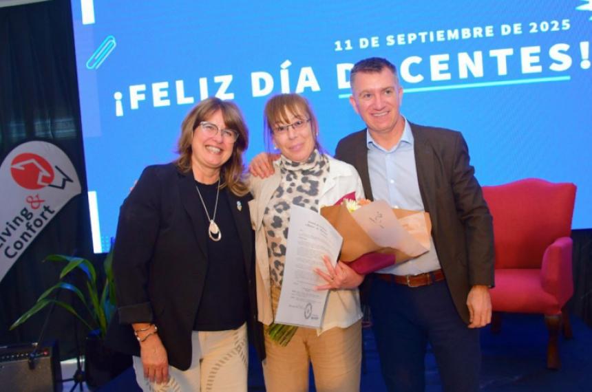 Homenaje a docentes jubilados- Ser maestro es un acto de compromiso y esperanza