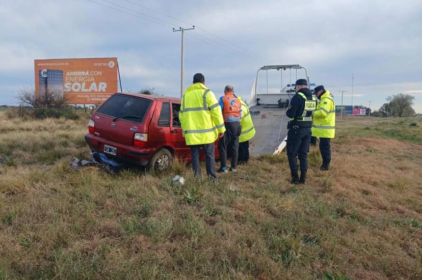 Siguen graves la mujer y el menor heridos en el siniestro vial