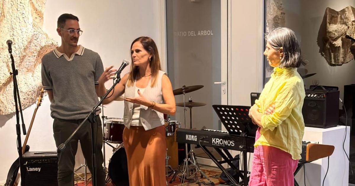 El Museo de Artes inauguroacute dos muestras con el papel como protagonista