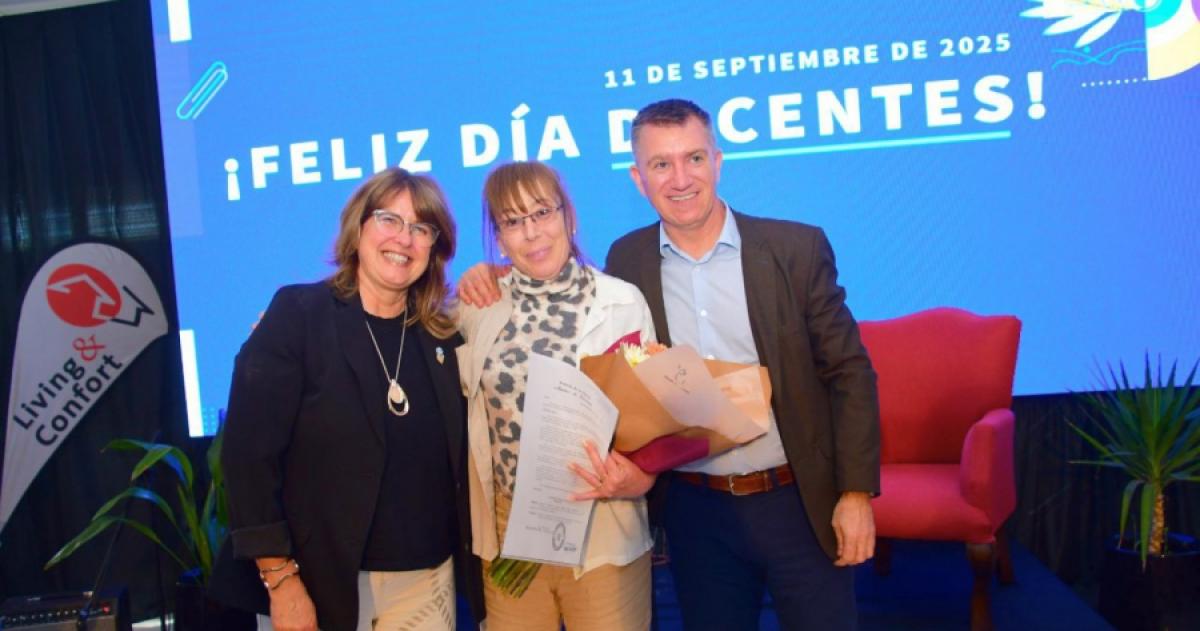 Homenaje a docentes jubilados- Ser maestro es un acto de compromiso y esperanza