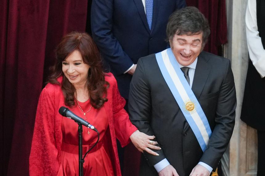 Cristina comparoacute a Milei con Macri y advirtioacute sobre una bomba de tiempo en la economiacutea