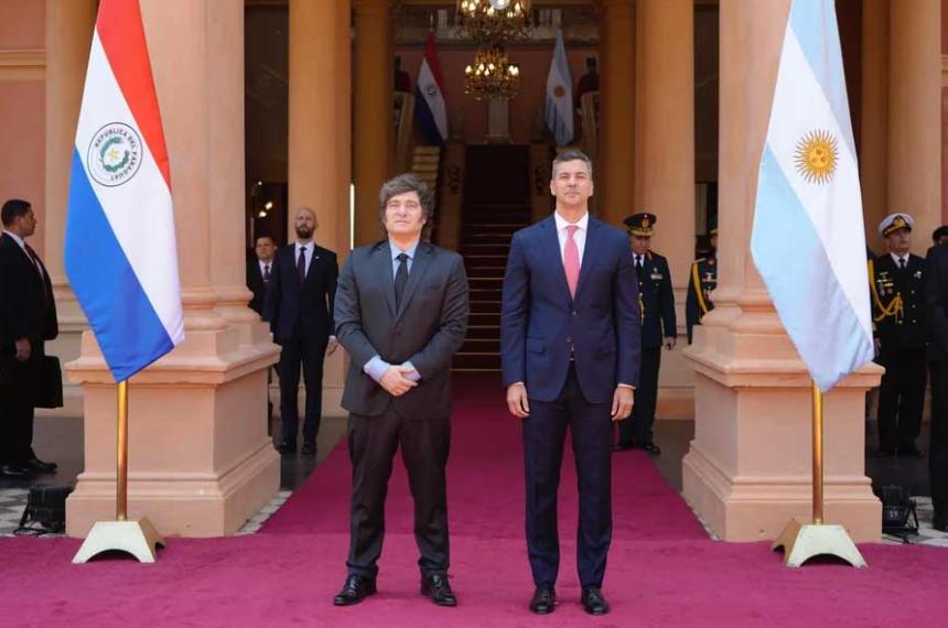 Milei se reunioacute con Santiago Pentildea en Paraguay tras disertar en la CPAC