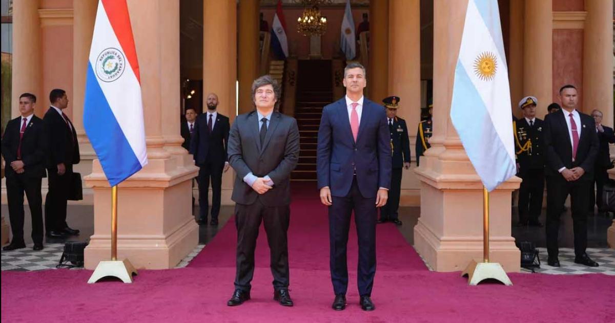 Milei se reunioacute con Santiago Pentildea en Paraguay tras disertar en la CPAC