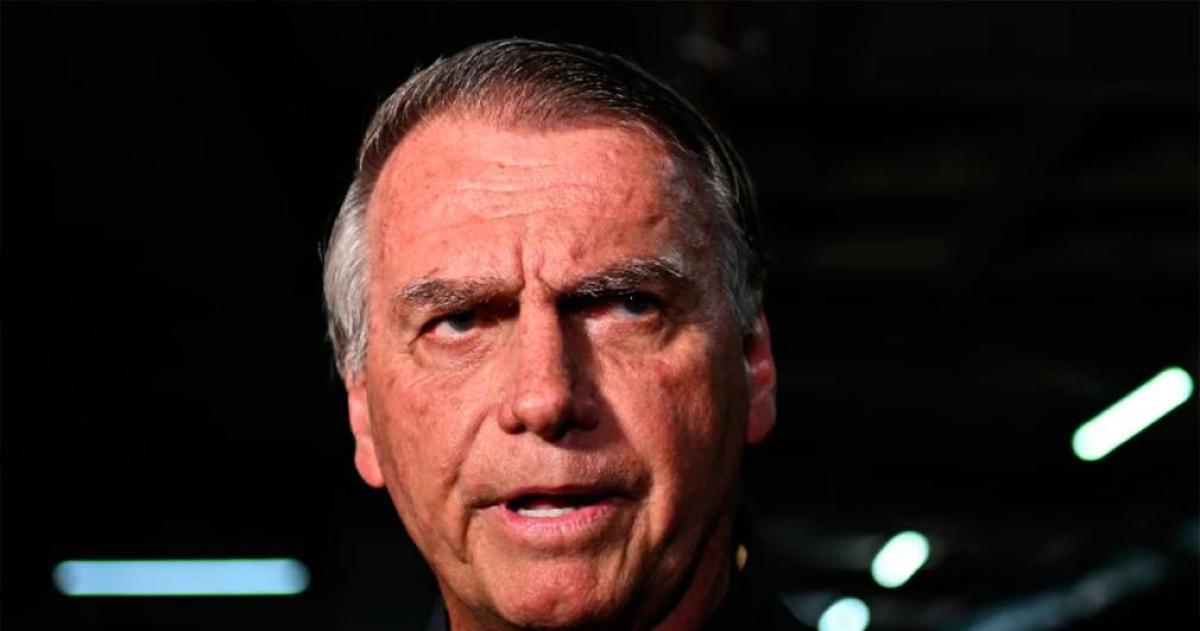 Jair Bolsonaro fue hospitalizado de urgencia tras sufrir una descompensacioacuten bajo arresto domiciliario