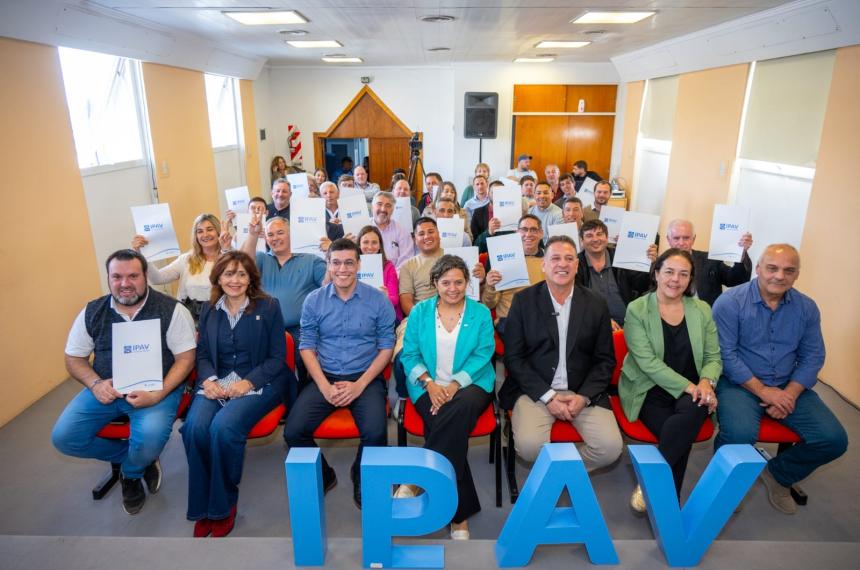 Maacutes aportes a municipios para soluciones habitacionales
