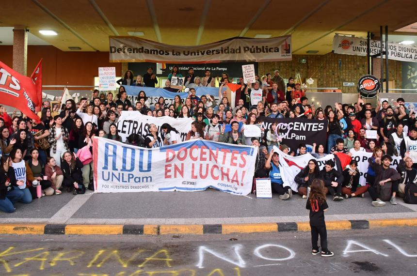 Universidades - tensioacuten y debate en el Congreso marcha federal en las calles