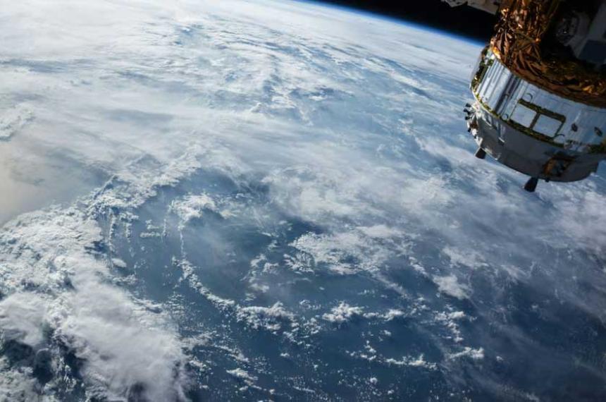 Google crea AlphaEarth para explorar cada rincoacuten del planeta- diferencias con Google Maps