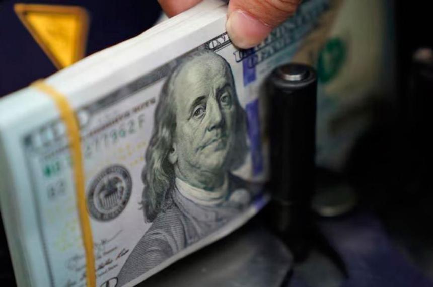 El doacutelar tocoacute el techo de flotacioacuten y el Banco Central vendioacute USD 53 millones