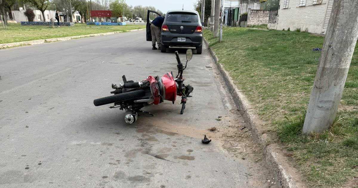 Un herido en un choque entre un auto y una moto en Toay