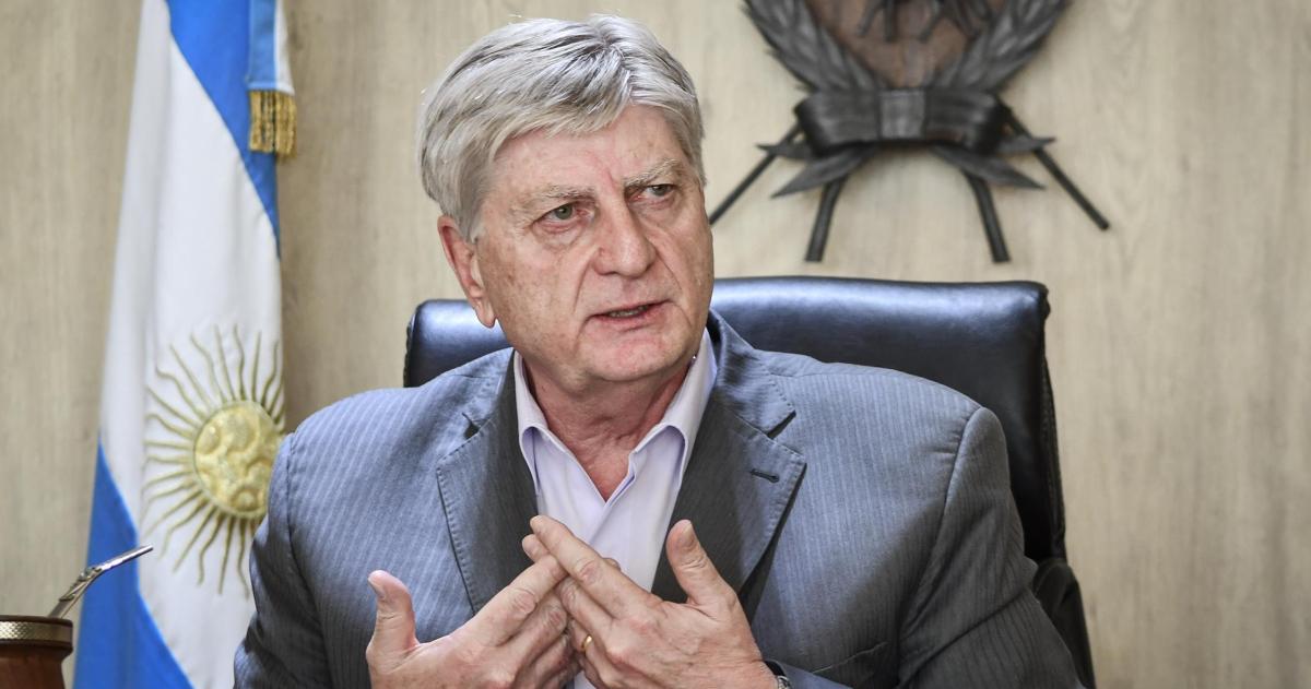 Desembarco de Clariacuten- el gobernador tiende una mano a las cooperativas
