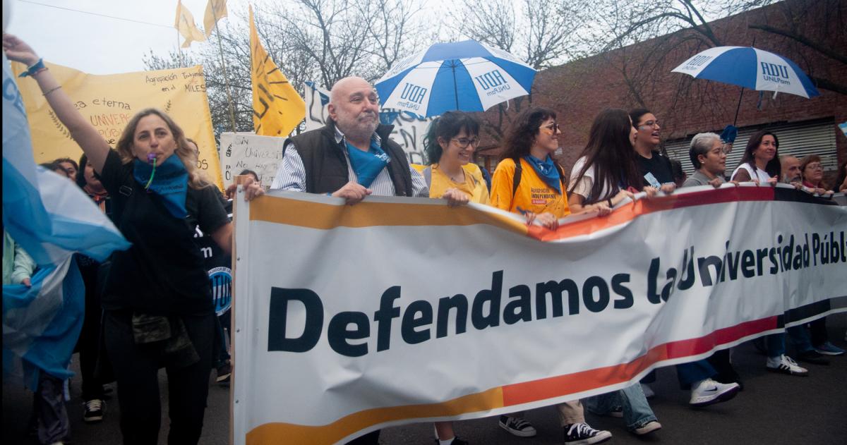 Multitudinaria marcha por la Universidad en General Pico