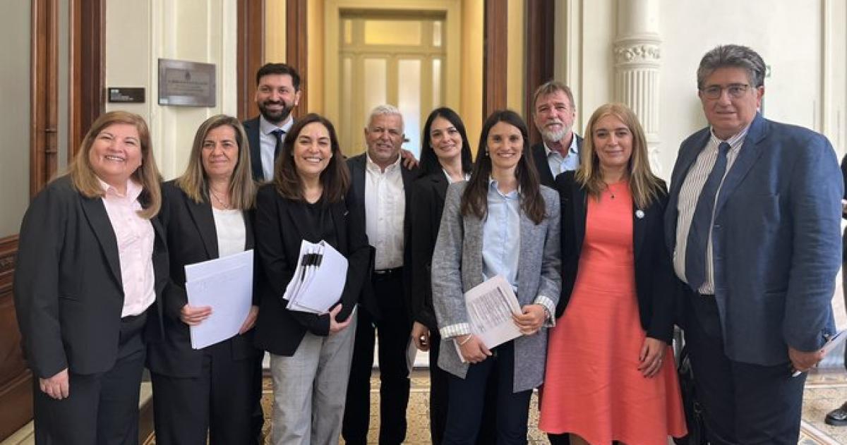 La infancia no se toca la educacioacuten no se negocia