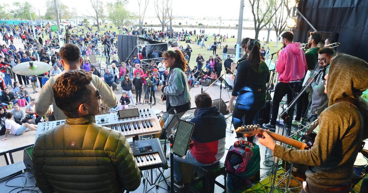 Santa Rosa recibe la primavera en la Laguna Don Tomaacutes