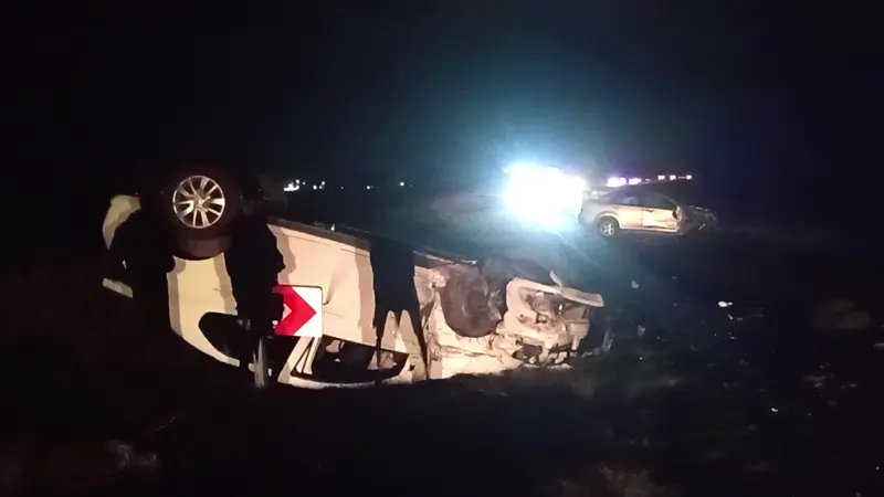 Una mujer herida en un triple choque y vuelco
