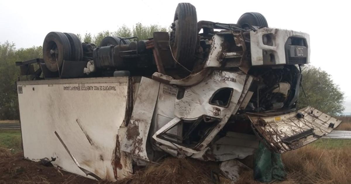 Volcoacute un Camioacuten en la Ruta 1 cerca de Quemuacute Quemuacute
