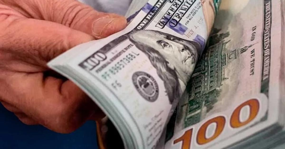 El doacutelar oficial opera en el Banco Nacioacuten por primera vez arriba de 1500
