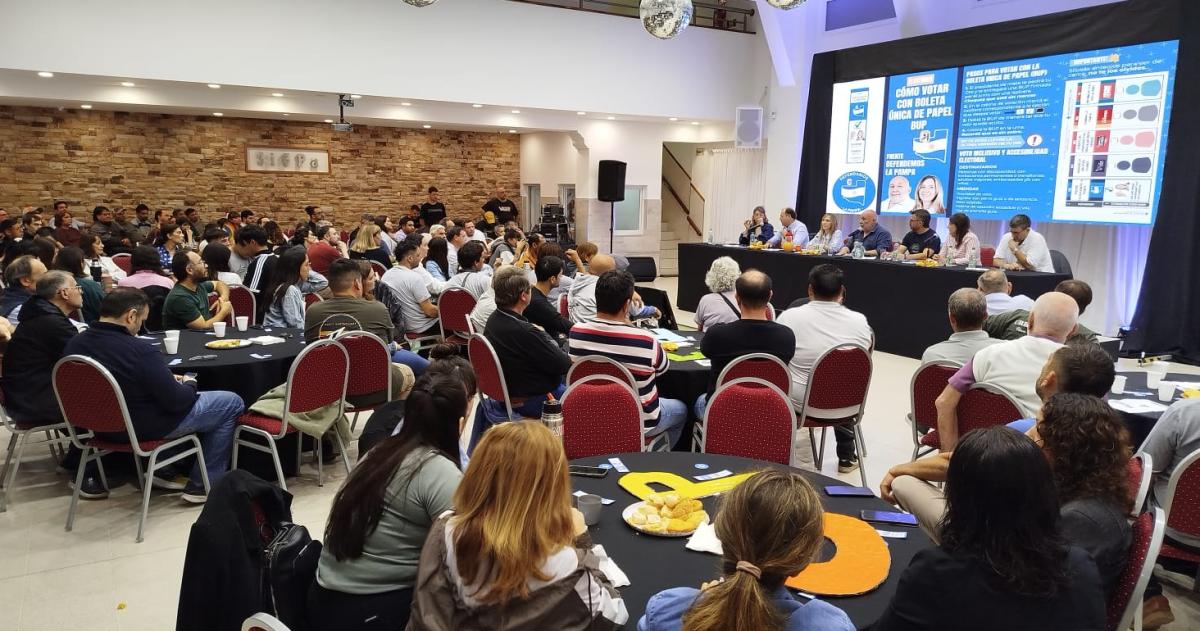 Ferraacuten y Lichi Mariacuten en encuentro con cooperativas