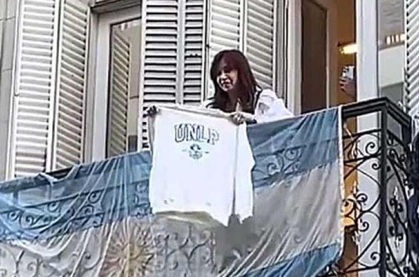 Cristina- Se estaacuten llevando puesto al paiacutes como hicieron con Macri