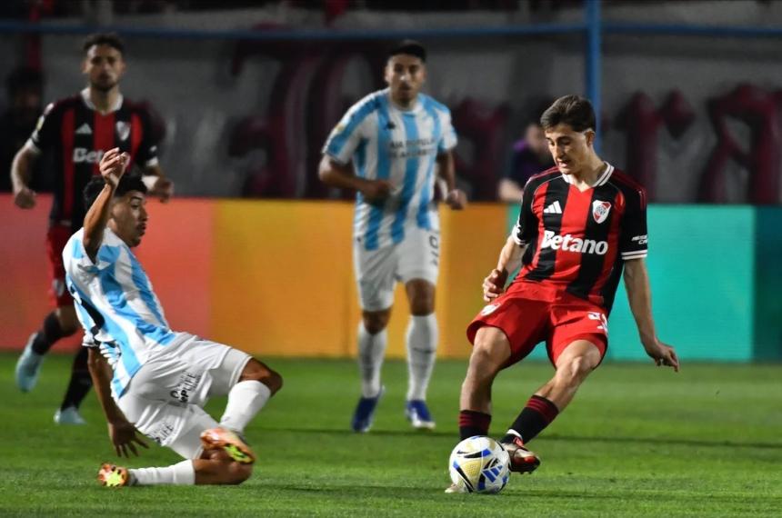 River perdioacute ante Atleacutetico Tucumaacuten por la LIga