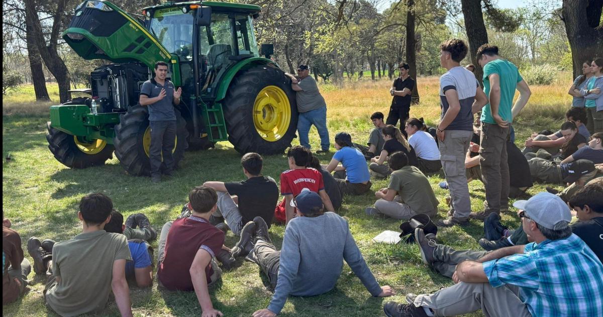 Nuevo tractor para el Colegio Agropecuario de la UNLPam
