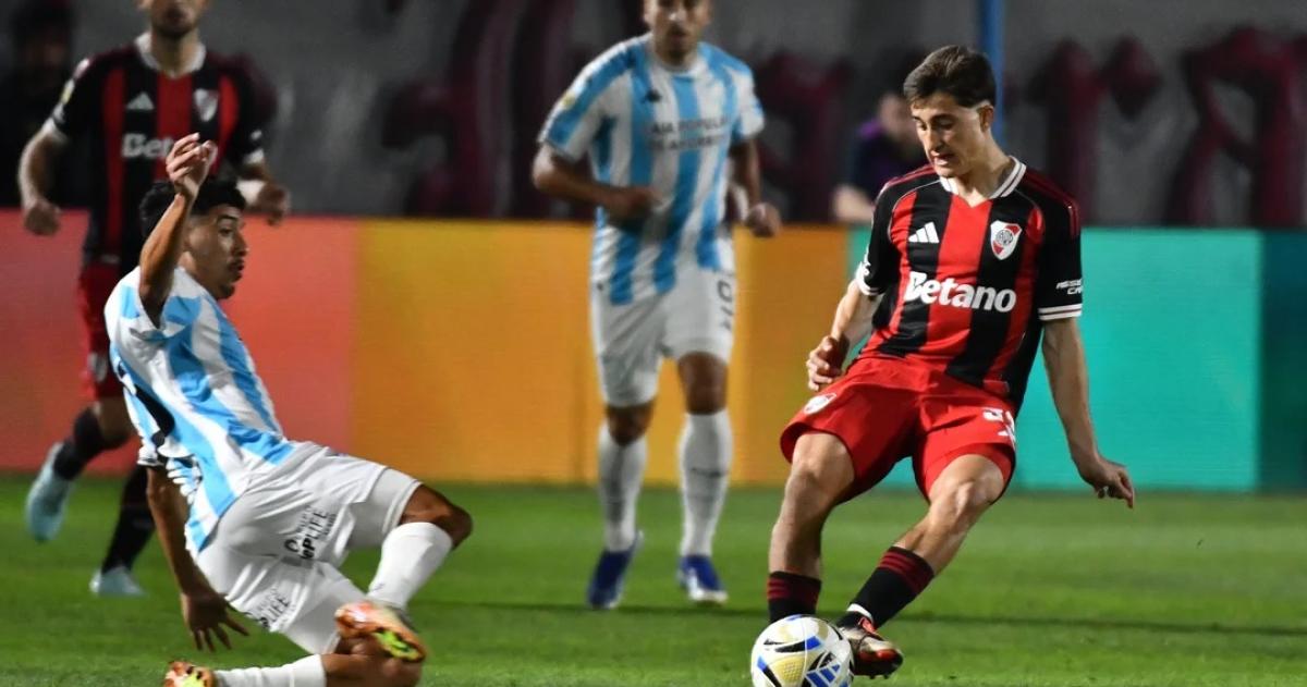 River perdioacute ante Atleacutetico Tucumaacuten por la LIga