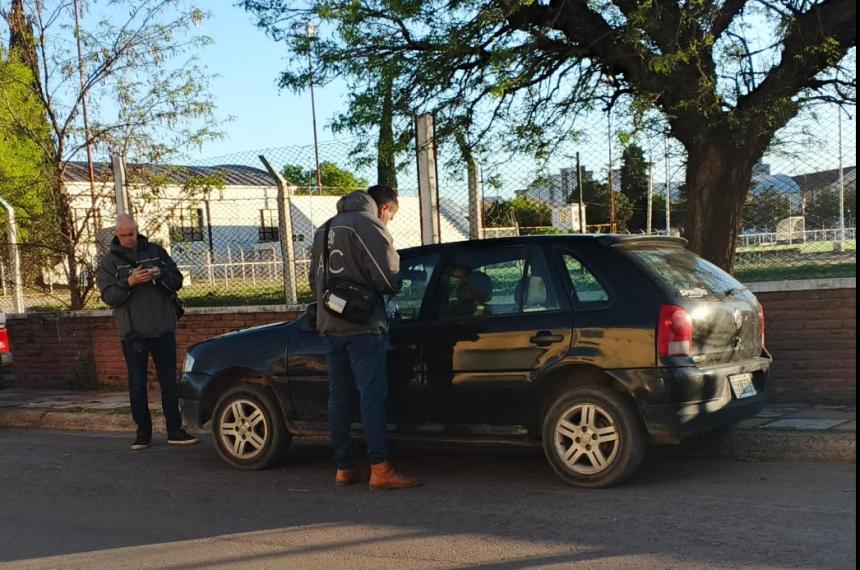 Hallan un Volkswagen Gol robado pero sin bateriacutea esteacutereo ni auxilio