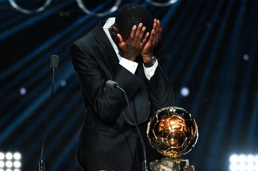 Dembeacuteleacute sorprendioacute y se quedoacute con el Baloacuten de Oro 2025