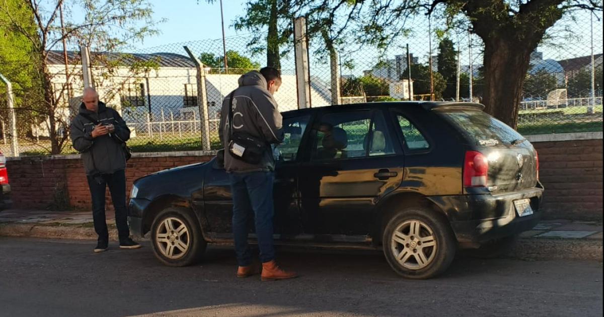 Hallan un Volkswagen Gol robado pero sin bateriacutea esteacutereo ni auxilio