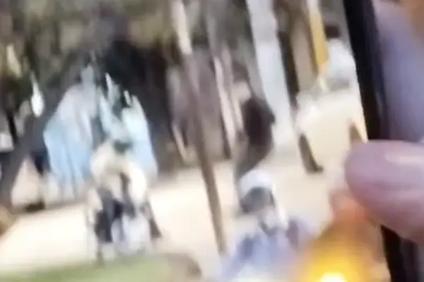 Brutal ataque con cuchillo tras una discusioacuten de traacutensito en Santa Rosa