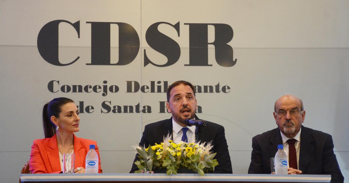 Di Naacutepoli envioacute al Concejo el proyecto del cableado de Telefoacutenica