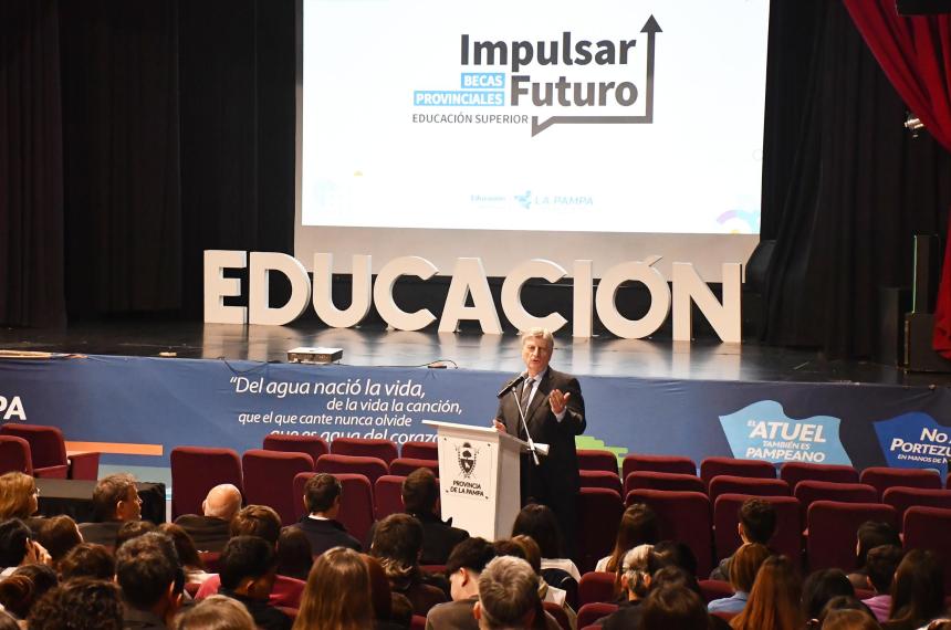 Anunciaron becas para estudiantes que inicien carreras en la UNLPam