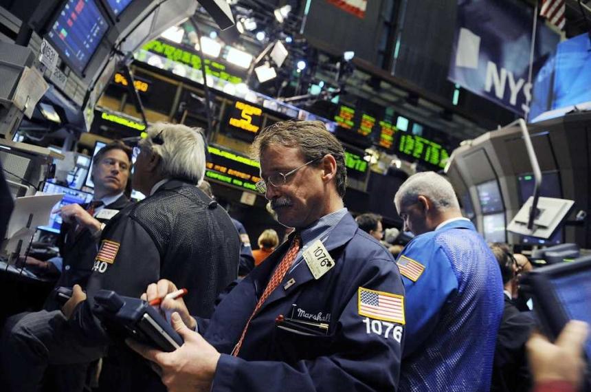 Otra jornada financiera positiva- cae el doacutelar y suben acciones y bonos