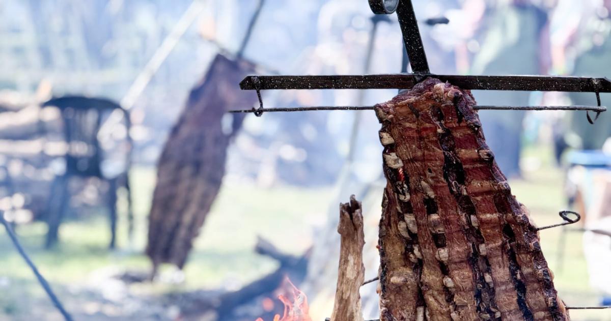 Una multitud en la Fiesta Nacional del Asador Criollo de Riglos