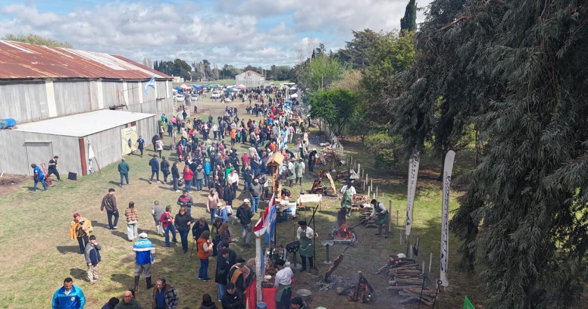 Una multitud en la Fiesta Nacional del Asador Criollo de Riglos