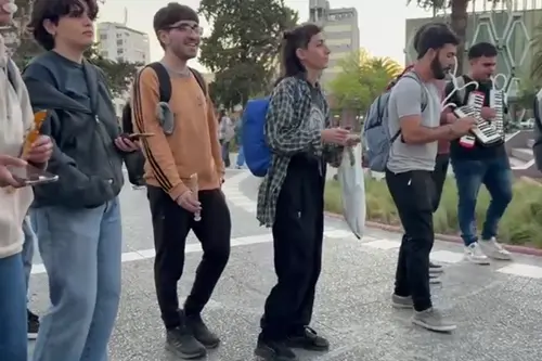 Flashmob en la plaza San Martiacuten por los 20 antildeos del CREAR