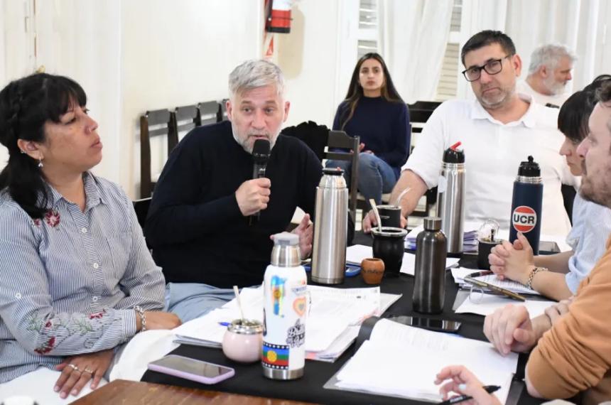 Vuelven a discutir la regulacioacuten de Uber- van taxistas al Concejo