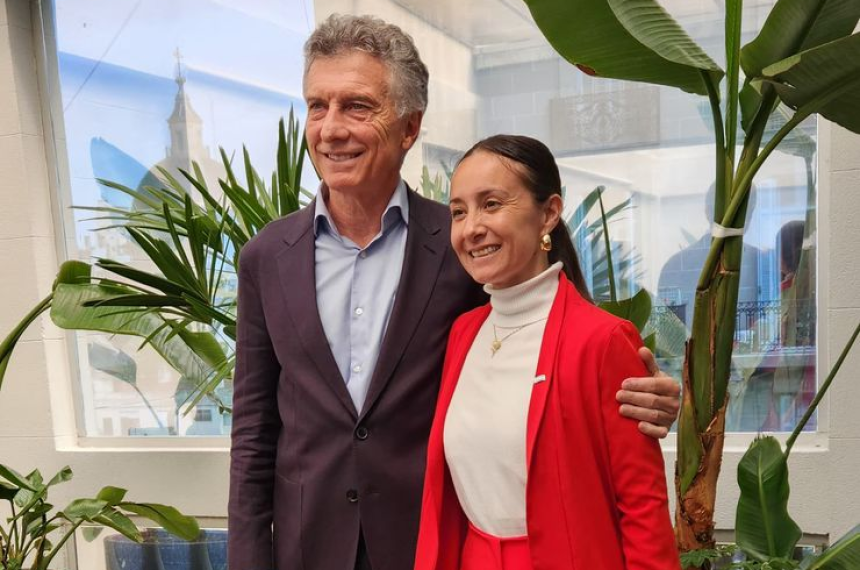 Adriana Garciacutea hace campantildea por su cuenta