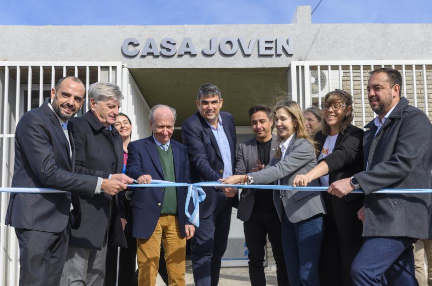 Ziliotto inauguroacute la Casa Joven y anuncioacute la refaccioacuten del aacuterea de Salud Mental del Hospital Molas