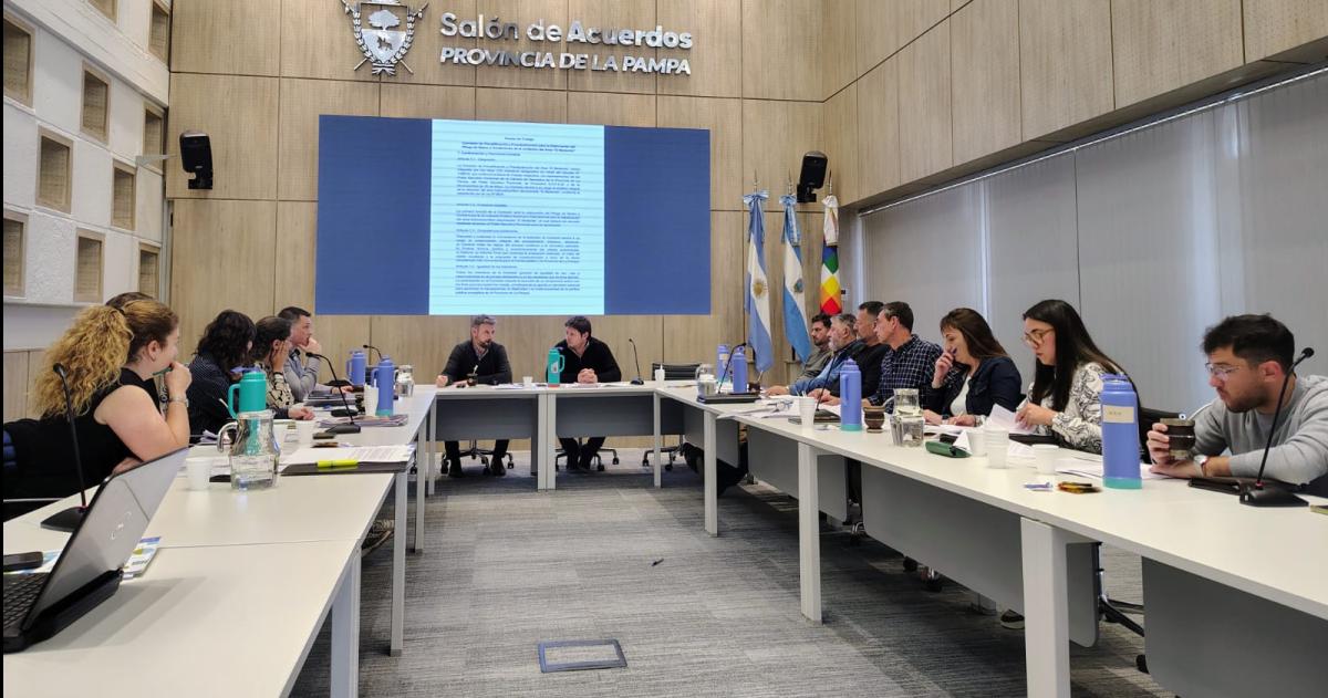 Avanza la licitacioacuten por Medanito- otro encuentro de la Comisioacuten