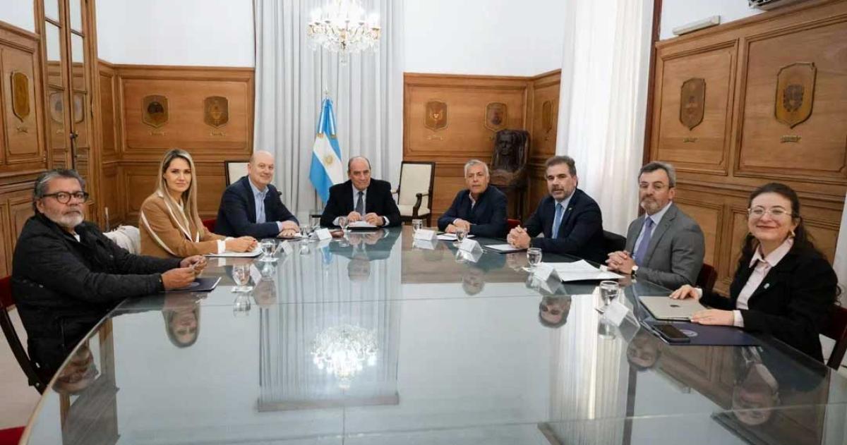 Tras el apoyo de Estados Unidos el Gobierno reflota el Consejo de Mayo