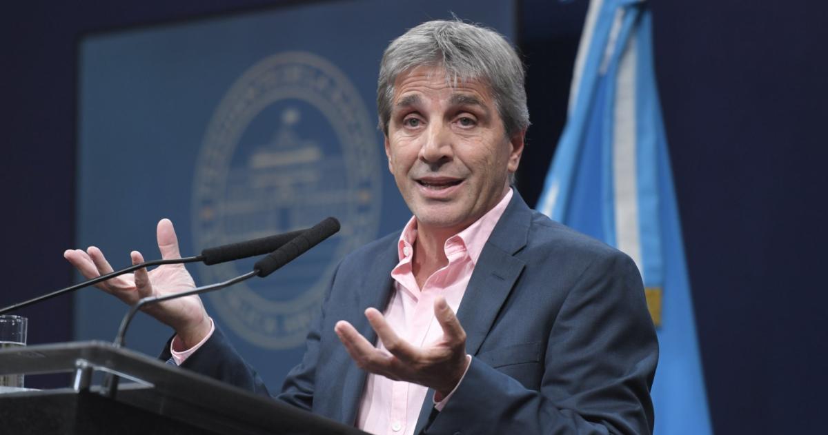 Otro cepo- restringen compra de doacutelares a personas humanas