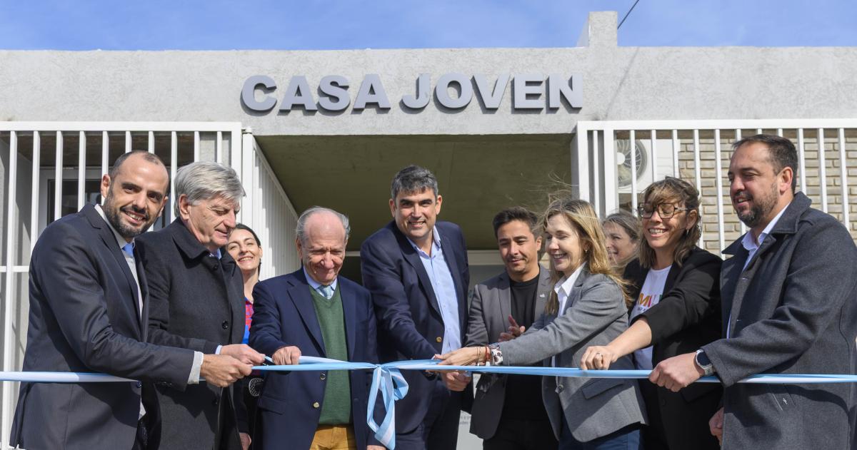 Ziliotto inauguroacute la Casa Joven y anuncioacute la refaccioacuten del aacuterea de Salud Mental del Hospital Molas